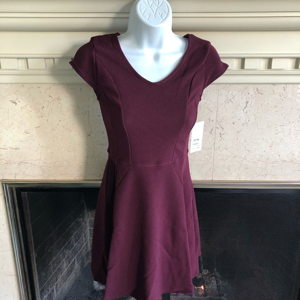 NEW Frenchi Burgundy Stem Dress